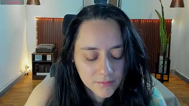 Snapshot of KatherineBond chatting on October 24, 7:10 pm KatherineBond online show from October 24, 7:10 pm