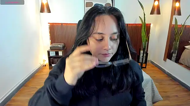 Snapshot of KatherineBond chatting on October 25, 7:41 pm KatherineBond online show from October 25, 7:41 pm