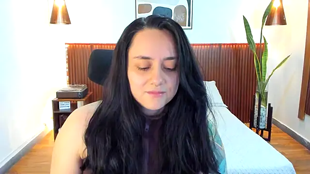 Snapshot of KatherineBond chatting on October 30, 7:25 pm KatherineBond online show from October 30, 7:25 pm