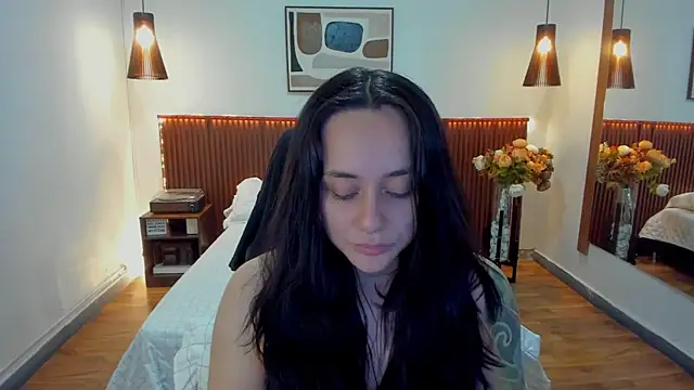 Snapshot of KatherineBond chatting on June 3, 6:13 pm KatherineBond online show from June 3, 6:13 pm