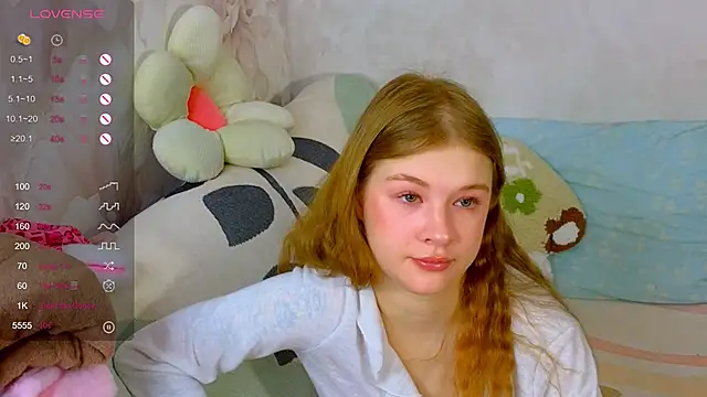 Snapshot of TrissMerigold9 chatting on October 31, 9:32 am TrissMerigold9 online show from October 31, 9:32 am