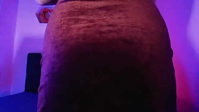 AnnaliOlsenX online show from January 4, 7:55 pm