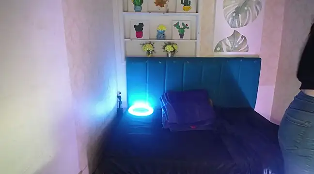 AnnaliOlsenX online show from February 12, 2:10 pm