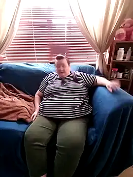 Snapshot of Bayou_Woman68 chatting on February 17, 7:09 pm Bayou Woman68 online show from February 17, 7:09 pm