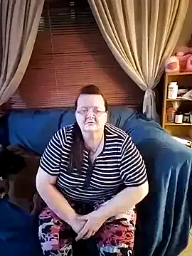 Snapshot of Bayou_Woman68 chatting on February 19, 1:45 am Bayou Woman68 online show from February 19, 1:45 am