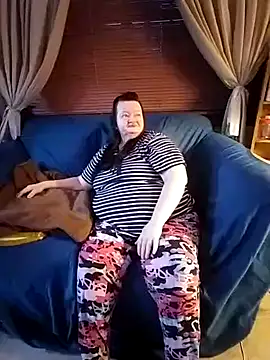 Snapshot of Bayou_Woman68 chatting on February 20, 12:27 pm Bayou Woman68 online show from February 20, 12:27 pm