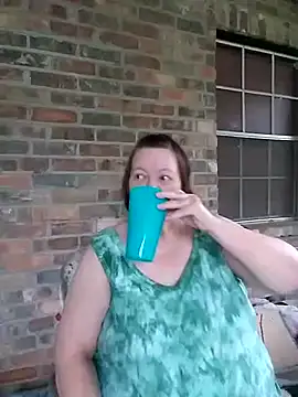 Snapshot of Bayou_Woman68 chatting on June 16, 7:38 pm Bayou Woman68 online show from June 16, 7:38 pm