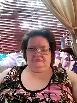 Snapshot of Bayou_Woman68 chatting on June 18, 7:18 pm Bayou Woman68 online show from June 18, 7:18 pm