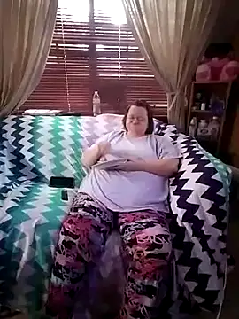 Snapshot of Bayou_Woman68 chatting on June 20, 6:54 pm Bayou Woman68 online show from June 20, 6:54 pm
