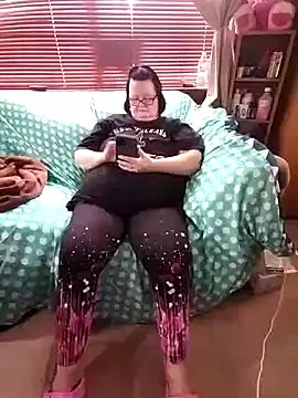 Snapshot of Bayou_Woman68 chatting on July 13, 7:49 pm Bayou Woman68 online show from July 13, 7:49 pm