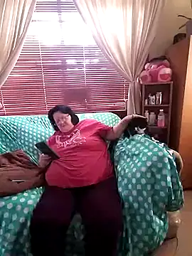 Snapshot of Bayou_Woman68 chatting on July 16, 8:26 pm Bayou Woman68 online show from July 16, 8:26 pm