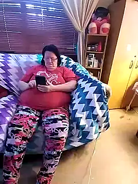 Snapshot of Bayou_Woman68 chatting on July 28, 11:37 pm Bayou Woman68 online show from July 28, 11:37 pm
