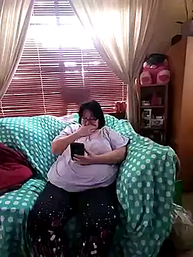 Snapshot of Bayou_Woman68 chatting on July 31, 7:02 pm Bayou Woman68 online show from July 31, 7:02 pm