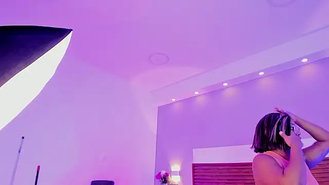 Adelehottman online show from March 17, 12:52 pm