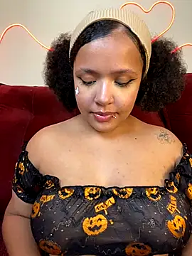 Snapshot of 99_Lilith chatting on October 30, 12:56 am 99 Lilith online show from October 30, 12:56 am