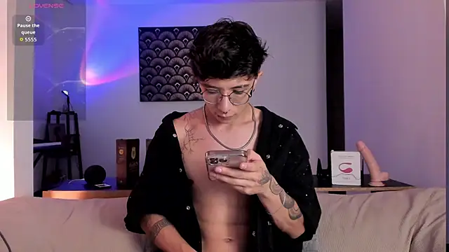 im  thomass online show from December 23, 2:42 am