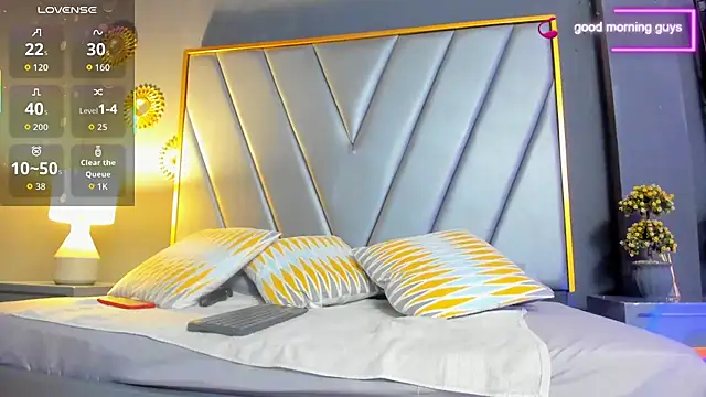 Snapshot of BrendaAdams_ chatting on February 12, 10:32 am BrendaAdams online show from February 12, 10:32 am