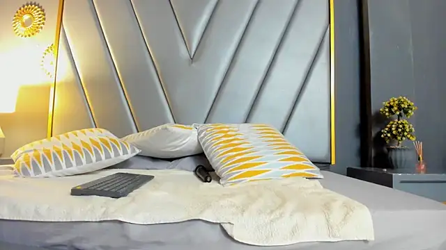 BrendaAdams  online show from March 18, 10:40 am