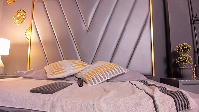 BrendaAdams  online show from March 27, 10:37 am