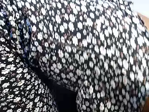 Snapshot of DarkBerry8 chatting on November 25, 8:36 am DarkBerry8 online show from November 25, 8:36 am