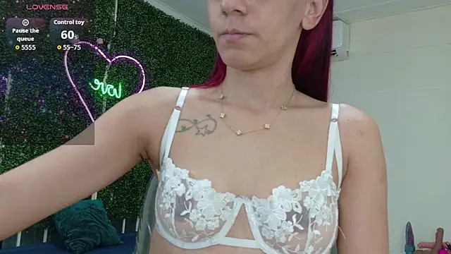 Snapshot of emy_0 chatting on March 5, 2:46 pm emy 0 online show from March 5, 2:46 pm