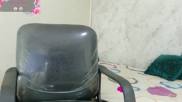 Snapshot of emy_0 chatting on March 14, 2:33 pm emy 0 online show from March 14, 2:33 pm