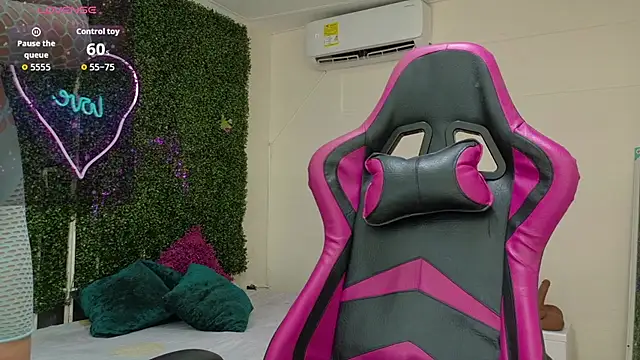 Snapshot of emy_0 chatting on March 19, 3:38 pm emy 0 online show from March 19, 3:38 pm