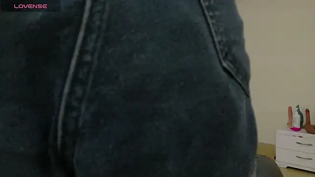 Snapshot of emy_0 chatting on March 22, 1:58 pm emy 0 online show from March 22, 1:58 pm