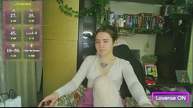 Snapshot of Aurora_workerr chatting on May 2, 4:12 pm Aurora workerr online show from May 2, 4:12 pm