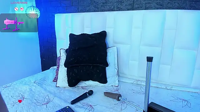 Snapshot of Abbyadams chatting on October 11, 3:17 am Abbyadams online show from October 11, 3:17 am