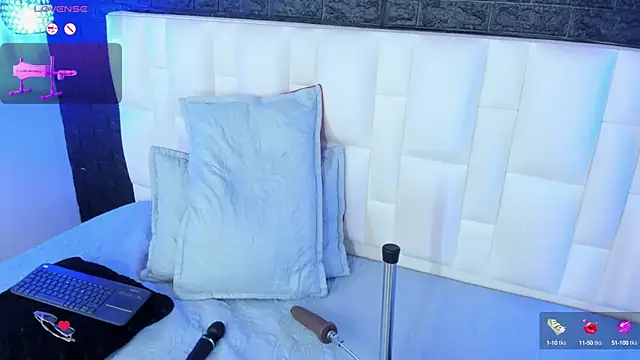 Snapshot of Abbyadams chatting on October 16, 3:07 am Abbyadams online show from October 16, 3:07 am