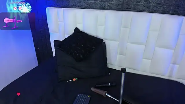 Snapshot of Abbyadams chatting on October 18, 3:20 am Abbyadams online show from October 18, 3:20 am