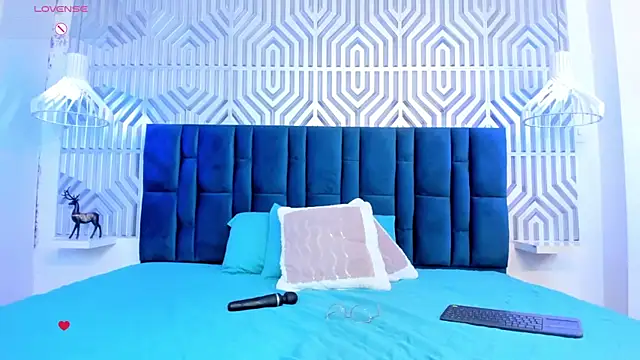 Snapshot of Abbyadams chatting on October 31, 3:18 am Abbyadams online show from October 31, 3:18 am