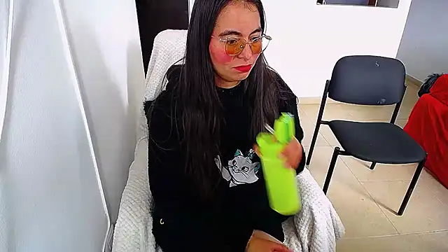 hot girl01 hanna online show from May 4, 7:32 pm