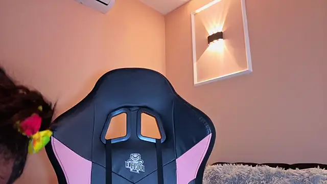 Snapshot of SheilaSmiith chatting on October 24, 10:06 pm SheilaSmiith online show from October 24, 10:06 pm