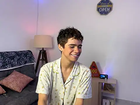 MyLatinHotBoys online show from January 5, 8:31 pm