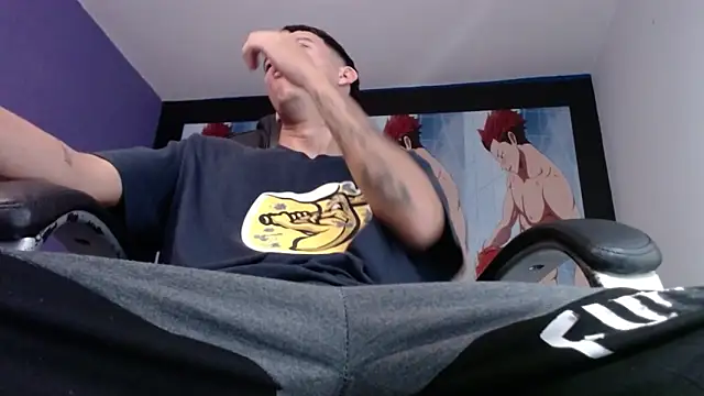 Snapshot of FrannBoy chatting on December 4, 7:34 pm FrannBoy online show from December 4, 7:34 pm