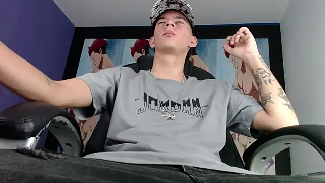 Snapshot of FrannBoy chatting on January 3, 6:35 pm FrannBoy online show from January 3, 6:35 pm