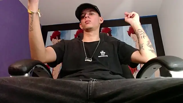 Snapshot of FrannBoy chatting on January 14, 7:43 pm FrannBoy online show from January 14, 7:43 pm