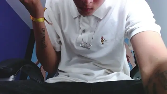 Snapshot of FrannBoy chatting on February 1, 10:02 pm FrannBoy online show from February 1, 10:02 pm