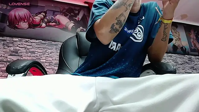 Snapshot of FrannBoy chatting on February 14, 7:23 pm FrannBoy online show from February 14, 7:23 pm