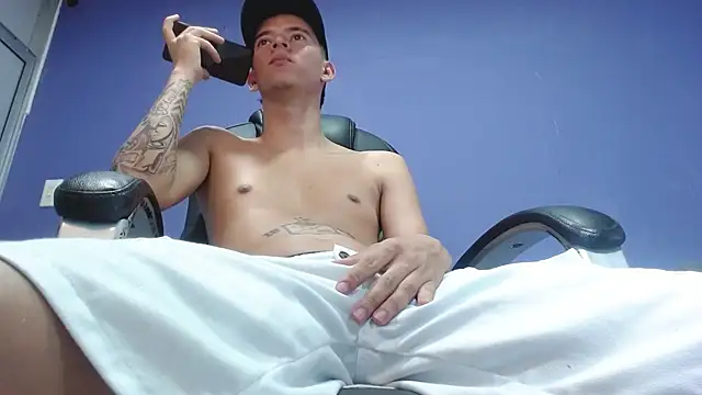 Snapshot of FrannBoy chatting on March 3, 8:11 pm FrannBoy online show from March 3, 8:11 pm