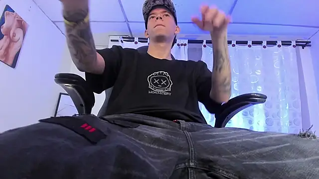 Snapshot of FrannBoy chatting on March 15, 7:38 pm FrannBoy online show from March 15, 7:38 pm