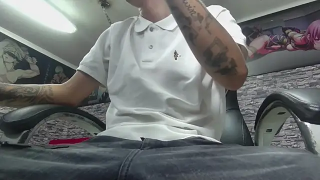 Snapshot of FrannBoy chatting on March 19, 7:38 pm FrannBoy online show from March 19, 7:38 pm