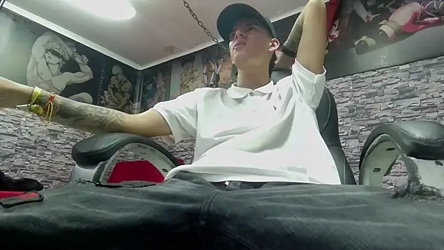 Snapshot of FrannBoy chatting on March 19, 11:25 pm FrannBoy online show from March 19, 11:25 pm