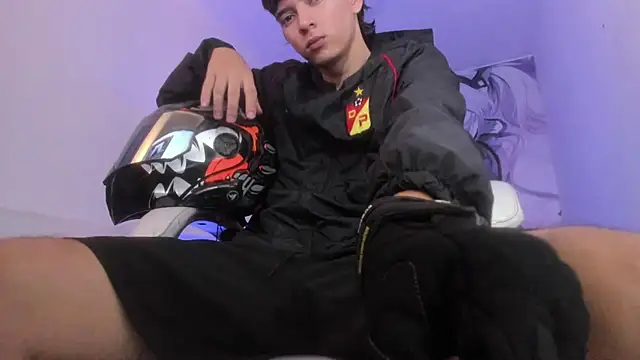 Snapshot of FrannBoy chatting on February 3, 3:15 am FrannBoy online show from February 3, 3:15 am