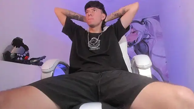 Snapshot of FrannBoy chatting on February 3, 6:40 am FrannBoy online show from February 3, 6:40 am