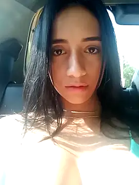 Snapshot of UrNewFantasy chatting on January 4, 2:56 pm UrNewFantasy online show from January 4, 2:56 pm