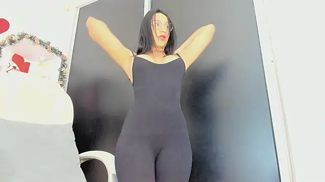 Snapshot of UrNewFantasy chatting on January 8, 7:56 pm UrNewFantasy online show from January 8, 7:56 pm