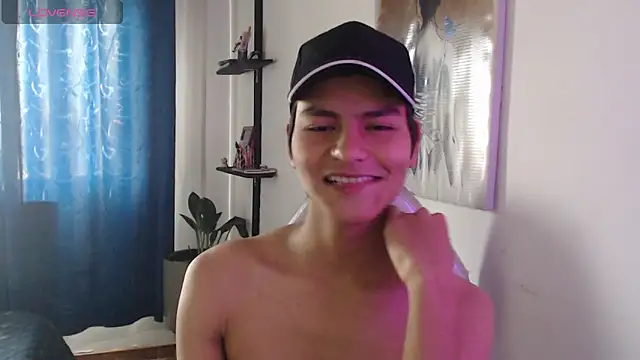 Snapshot of alanprince44 chatting on January 14, 10:02 pm alanprince44 online show from January 14, 10:02 pm